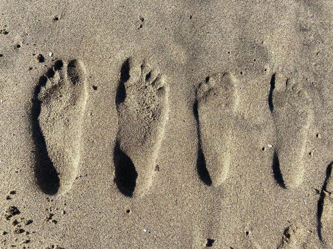 ミーナ・スヴァーリのインスタグラム：「One little set of feet coming soon 👶🏼✨ #BabyHope #MyLove #MyLife #MySon #MyGift #NewBeginnings」