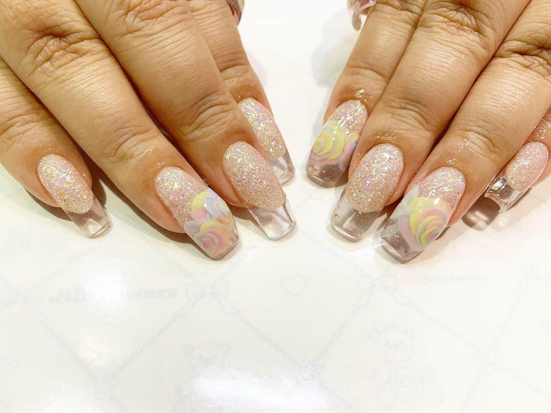 mamijinguのインスタグラム：「ガラス細工みたいなデザスカ🌹  #jillandlovers #nail #nailart #paragel #gelneil#gel #ネイル #ネイルアート #me #look #love #かわいい」