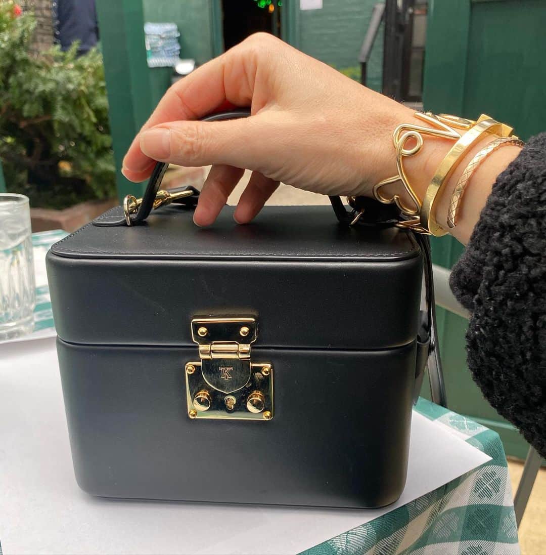 タビサシモンズさんのインスタグラム写真 - (タビサシモンズInstagram)「Lunch at @jgmelon with Annabel! @tannerkrolle #bags #accessories #madeforlife」1月6日 8時15分 - tabithasimmons