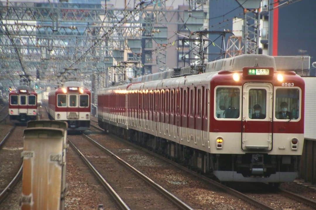 徳永ゆうきさんのインスタグラム写真 - (徳永ゆうきInstagram)「. . 次々くる！ . -2021.01.05- . #鉄道写真 #撮り鉄 #鉄道好き #近鉄 #近鉄電車 #近畿日本鉄道 #今里駅 #奈良線 #8000系 #準急 #大和西大寺行き #大阪線 #2430系 #普通 #大和朝倉行き」1月6日 8時41分 - tokuchan_1113