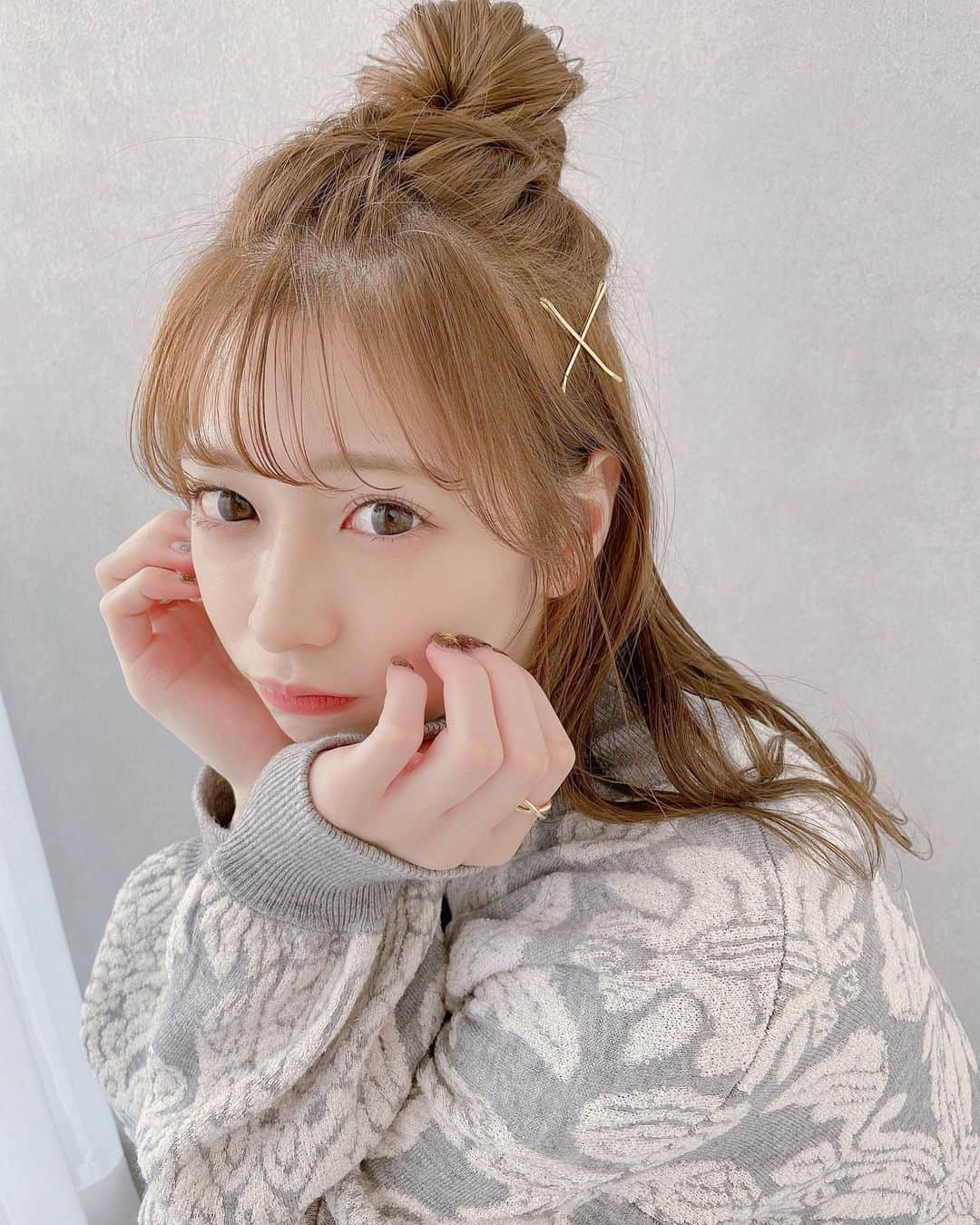 前田渉さんのインスタグラム写真 - (前田渉Instagram)「🧸       ハーフアップ団子🍡💫✨ お洋服やシーンに合わせたヘアアレンジ！お任せください😁👍🏻✨✨       めっっっかわにしますよ😍💞      この作品のBefore→After→Arrangeはこちらに💁🏼‍♂️ @wataru_magic          🧸 model:美桜ちゃん #わたるマジック #わたるフィルター #cachecache #cachecacheomotesando #idol #cachecacheoil #美容師 #前髪カット #アレンジ #セルフアレンジ #斜め前髪 #おくれ毛 #カシュカシュオイル #簡単ヘアアレンジ #ヘアアレンジ #ミルクティーカラー #お団子ヘア #お団子 #アイドル #ミルクティーベージュ #くま耳 #シースルーバング #まねき #深瀬美桜 #ブリーチなし #ミルクティー #メイク #ミディアムヘア #まねきケチャ #ミディアムヘアアレンジ」1月6日 8時47分 - cachetaro