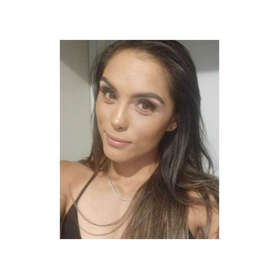 のインスタグラム：「If 2020 has taught me anything it's that, good or bad, I front up. Maybe it's a sign of maturity or just being stubborn? Either way, I'm excited for whatever else gets thrown my way 😅😁  #standardselfy #selflove #showup #wednesdaymotivation」