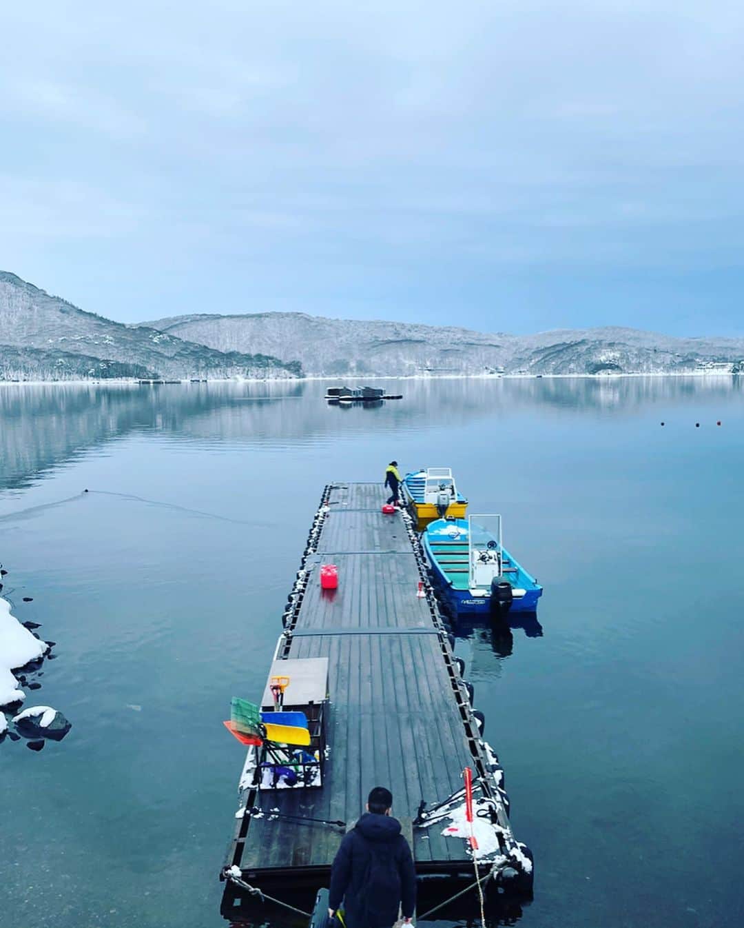 Rediscover Fukushimaさんのインスタグラム写真 - (Rediscover FukushimaInstagram)「I tried smelt fishing!😆🎣(and failed)   Would you?🧐  During November and December, “wakasagi” or smelt fishing is done from on board a traditional Japanese houseboat. Those who go from January to March can fish from atop the ice on the frozen lake! ❄️   Either way, you will be decked out inside the houseboat or tent with warm heaters that allow you to fish in comfort. 🥰  I went on December 28t​h​ so the water wasn’t frozen yet. The scenery around the lake was beautiful and snowy. It looked even more gorgeous mirrored on the calm surface of the lake. A small boat took me and my friends over to one of the houseboats. 🚤💦  A very important tip is to arrive as early as possible! Although the houseboats are located close to the shore and every seat has the chance of catching fish, the best seats are those closest to shore and they fill up quick so it’s best to arrive as early as possible to get a good seat. Unfortunately, I forgot to set my alarm to 4 am and woke up a bit late, so we ended up getting not so good seats. We actually caught zero fish! Which is pretty rare.🥺💦  Despite the lack of fish caught, I was nice to take it easy and spend time with good friends after a strenuous day of skiing on the day before. Hanging out in the heated fishing area and looking out the windows at the gorgeous scenery and its reflection on the lake was really relaxing. I definitely recommend giving this activity a try, just be sure to arrive as early as possible! 😅  I attached a picture from when my coworker went and managed to catch a lot of fish on the ice! ❄️ (I’m very jealous, I will be going back to actually catch fish someday! 😈🎣)  Read more on our website:  https://fukushima.travel/destination/smelt-ice-fishing/92  🐟🐟🐟  #wakasagi #ワカサギ #ワカサギ釣り #Wakasagifishing #icefishing #icefishingjapan #smeltfishing #smeltfishingjapan #fishingJapan #Japanfishingtrip #Gonefishing #fishing #Fishingtrip #Japan #outdoors #Japantrip #Fukushimagram #VisitFukushima! #MyJapan #WatersportsJapan #internationalFishingtrips #Internationalfishing #Fukushima #Tohoku #東北 #とうほく #日本 #日本釣り #魚釣り #福島の旅」1月6日 9時00分 - rediscoverfukushima