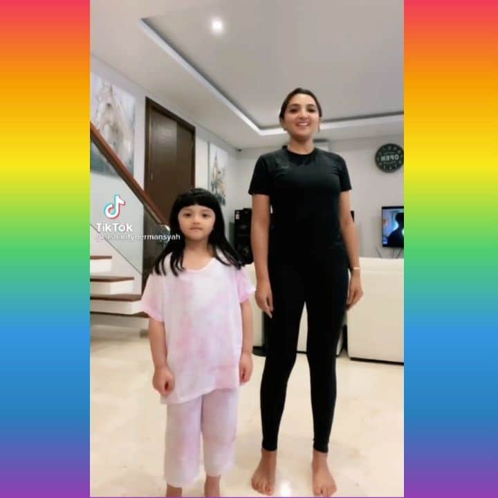 Keluarga A5のインスタグラム：「Acio tiktokan 😃 #queenarsy」