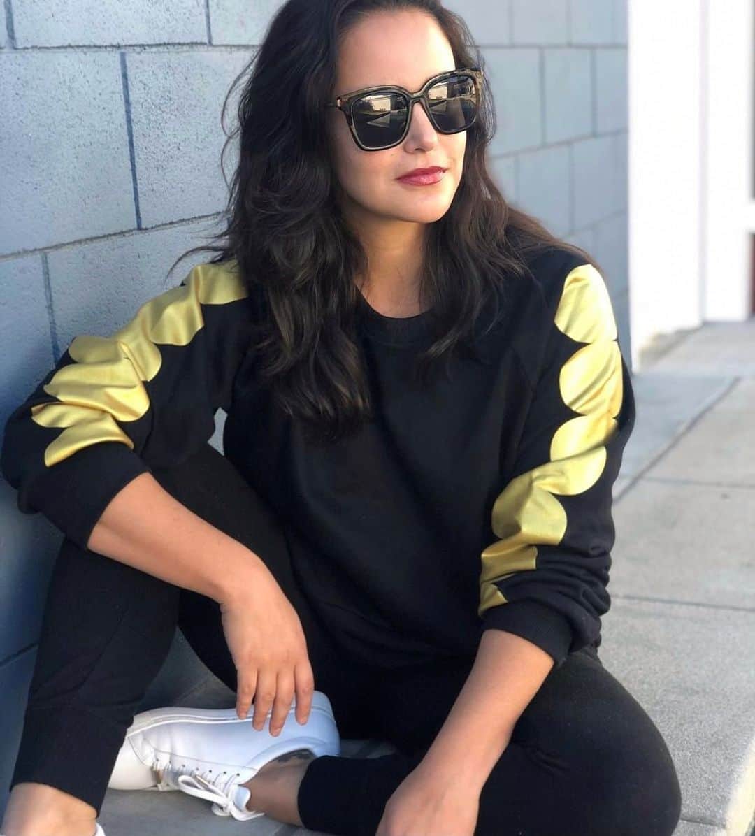 のインスタグラム：「Sit back & relax @melissafumero」
