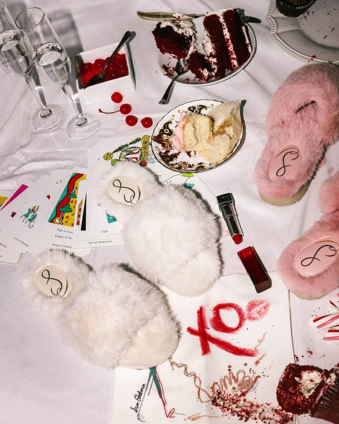 サムエデルマンのインスタグラム：「Cozy up in the JINNIE slipper. Shop the full collection at SamEdelman.com  #SamEdelman #SlipIntoSam」