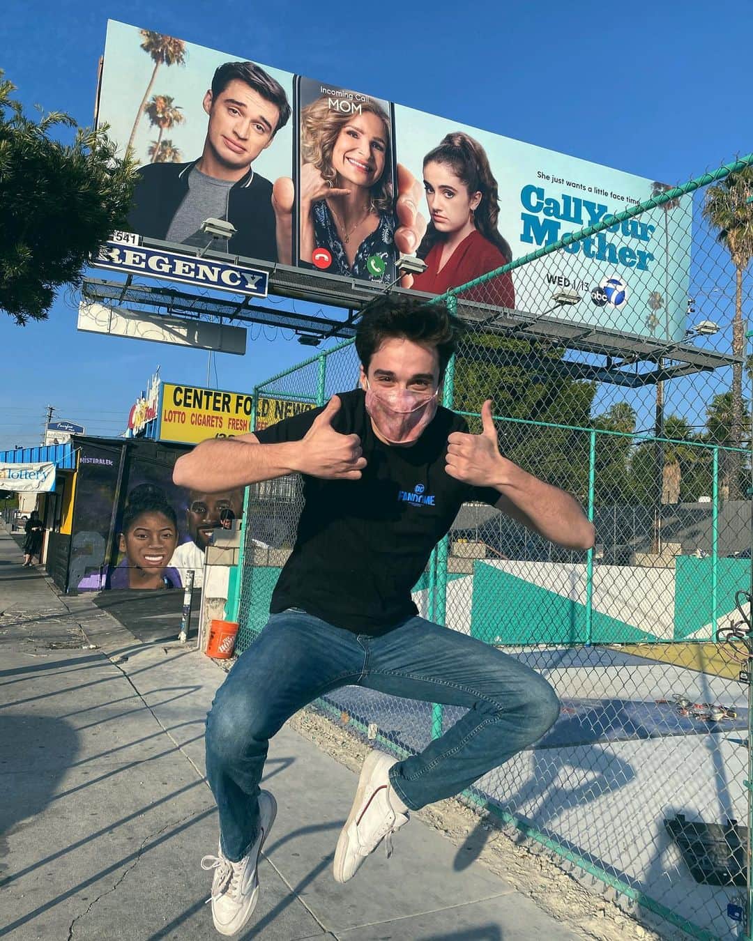 ジョーイ・ブラッグのインスタグラム：「I’m on a billboard! I’m like an injury attorney or a missing kid!」