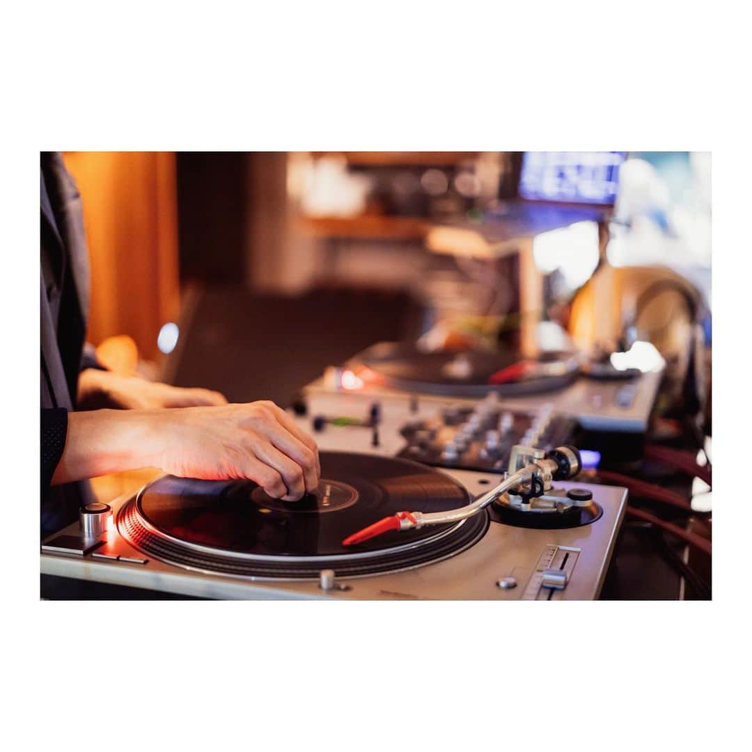 DJ U-ICHIのインスタグラム：「おはようございます。 #ツイキャス ノリでDJやったけど楽しかった🙌  またやります。  #1月6日  photo by @yuta_photo_0823  _________________________________ #dj #djlife #djstyle #fourthirty  #tokyo #kyoto #osaka #nagoya #streetphotography #sonya7iii  #portraitvision #portraitfestival  #portraitpage #portraitmood  #moodyportraits #ourportraitsdays  #lifeportraits _________________________________ @sonyalpha」