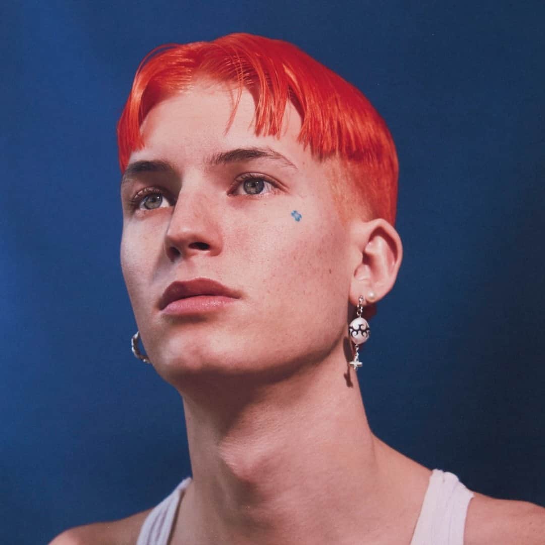 Block.fmのインスタグラム：「2020年 インタビュー｜Gus Dapperton　アルバム『Orca』制作で気づけた、トラウマと向き合うことの大切さ⁠ ⁠ タイトルの意味、シングルのジャケットの色が表すこと、顔のタトゥーとアルバムとのつながりなどについて語ってもらった。⁠ ⁠ interviewはlink in bio⁠ ⁠ written by @ayonemoto」
