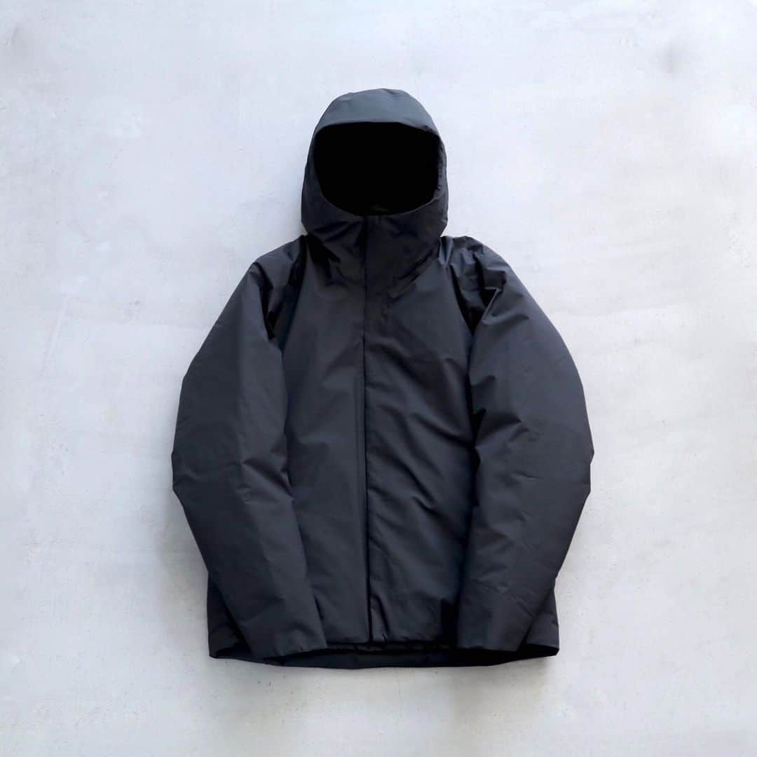 wonder_mountain_irieさんのインスタグラム写真 - (wonder_mountain_irieInstagram)「_［再入荷！！］ ARC'TERYX VEILANCE / アークテリクス ヴェイランス "Altus Down Jacket Mens" ¥198,000- _ 〈online store / @digital_mountain〉 https://www.digital-mountain.net/shopdetail/000000012780/ _ 【オンラインストア#DigitalMountain へのご注文】 *24時間受付 *15時までご注文で即日発送 *1万円以上ご購入で送料無料 tel：084-973-8204 _ We can send your order overseas. Accepted payment method is by PayPal or credit card only. (AMEX is not accepted)  Ordering procedure details can be found here. >>http://www.digital-mountain.net/html/page56.html  _ #ARCTERYXVEILANCE #ARCTERYX #VEILANCE #アークテリクスヴェイランス #アークテリクス _ 本店：#WonderMountain  blog>> http://wm.digital-mountain.info _ 〒720-0044  広島県福山市笠岡町4-18  JR 「#福山駅」より徒歩10分 #ワンダーマウンテン #japan #hiroshima #福山 #福山市 #尾道 #倉敷 #鞆の浦 近く _ 系列店：@hacbywondermountain _」1月6日 21時00分 - wonder_mountain_
