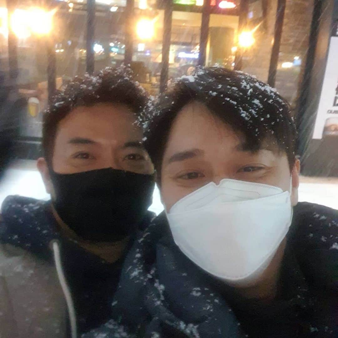 ホ・ジョンミンのインスタグラム：「나 짐 라빙한다 드루와」