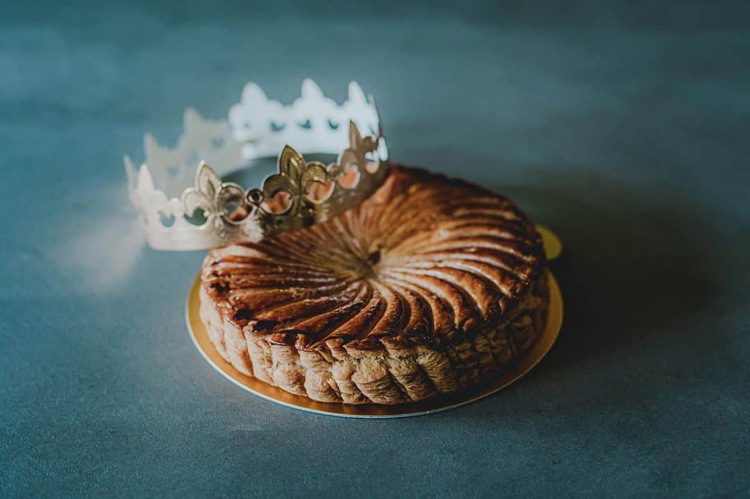 のインスタグラム：「・ Galette des rois ・ ・ #ガレットデロワ #ガレットデロワ2021 #galettedesrois #テーブルフォト」