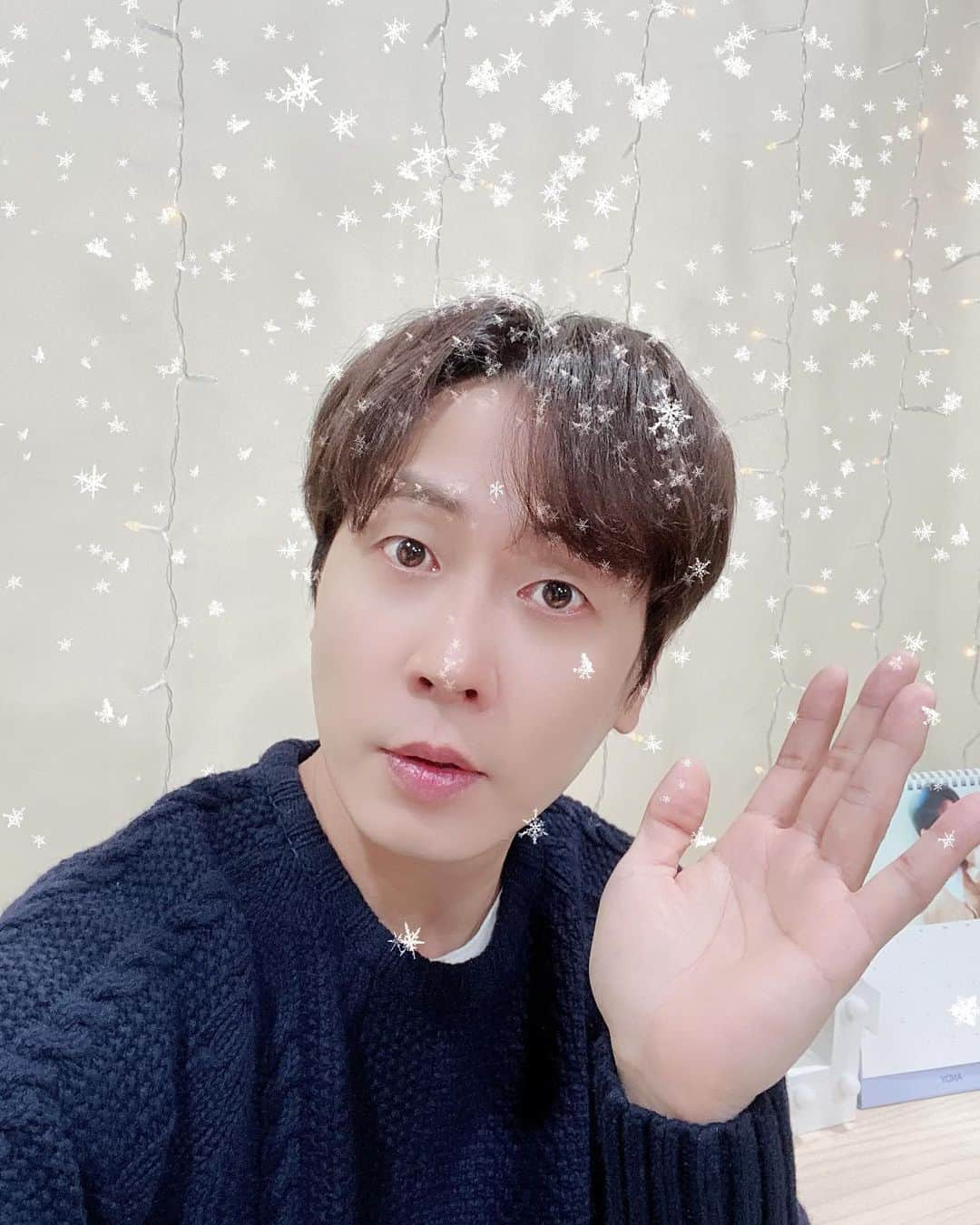 エンディさんのインスタグラム写真 - (エンディInstagram)「The Snowy Night🎵❄️  #앤디 #ANDY #신화 #SHINHWA #눈오는날 🧡」1月6日 19時32分 - andyofficial___