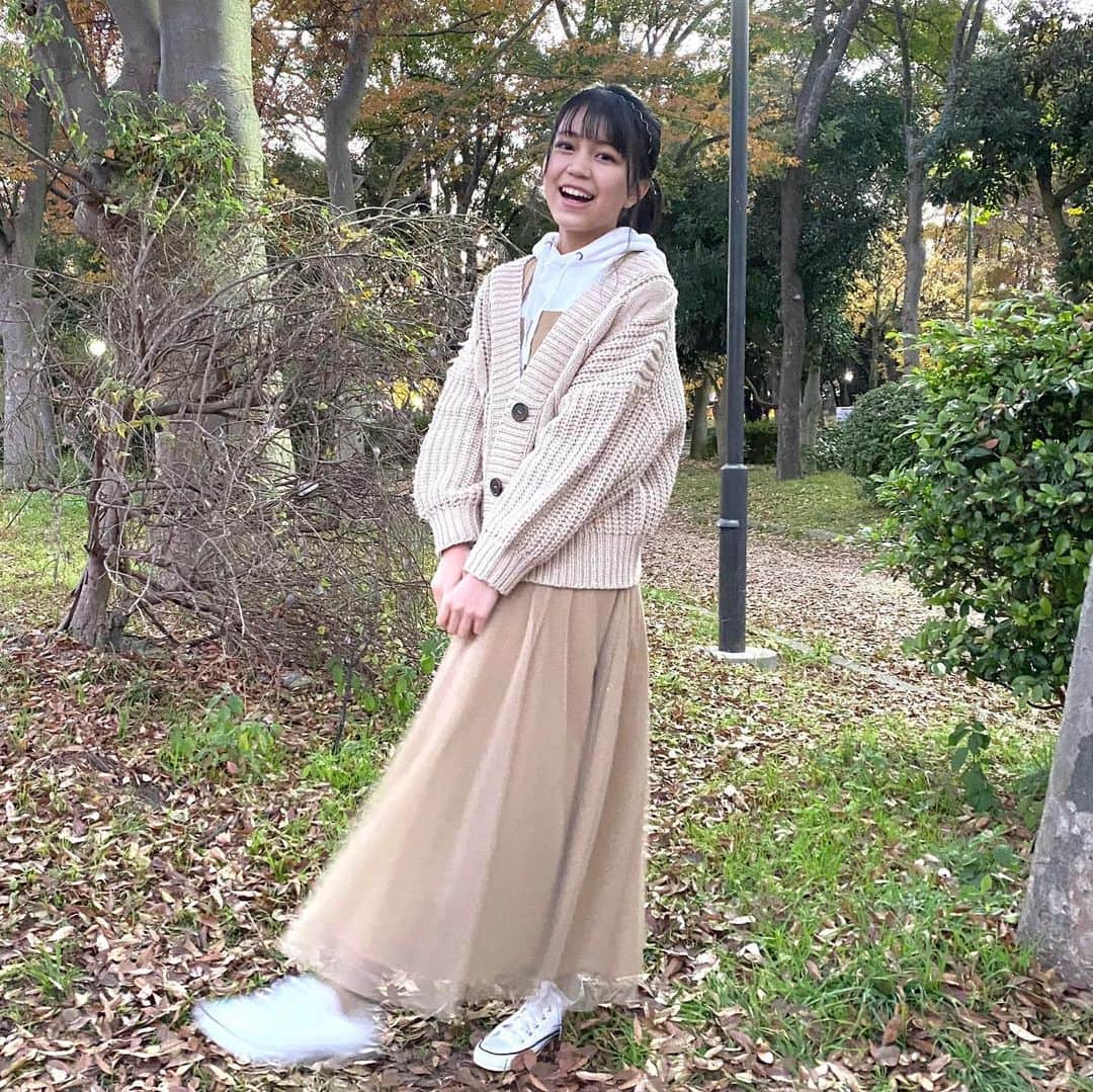 北川花音のインスタグラム：「🐻🐻‍❄️﻿ ﻿ cardigan_earth music&ecology﻿ tops_WEGO﻿ bottom_KOBELETTUCE﻿ shoes_converse﻿ ﻿ #ジャンスカ　#ブラウン　#かののんコーデ　#北川花音　#ニコラ　#nicola」