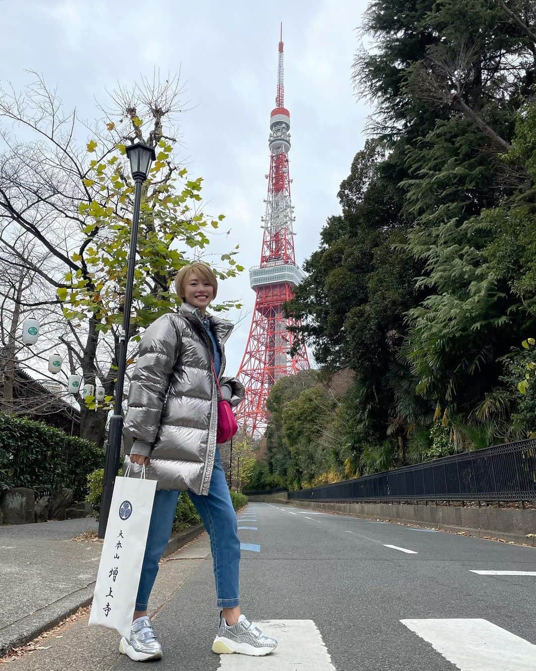 &mのインスタグラム：「会社のみんなで行ってきたよ⛩✨」