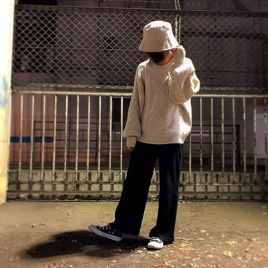 MII MAMAのインスタグラム：「. . . 普段着ないような服着るの新鮮♥️ そして全部ぷちぷらなんだよ🕴 ------------------------------------------ 🔎White Style mi mama 良かったらチャンネル登録お願いします🙇🏽‍♀️ #YouTube#ユーチューバー#主婦ユーチューバー#MIIMAMA##チャンネル登録お願いします#2児ママ#年子ママ#ホワイトインテリア#モノトーンインテリア#シンプルな暮らし#収納#ホワイト収納#イチナナ#イチナナライバー#専属ライバー#主婦ライバー#ママコーデ#ぷちぷらコーデ#プチプラ#ベージュコーデ」
