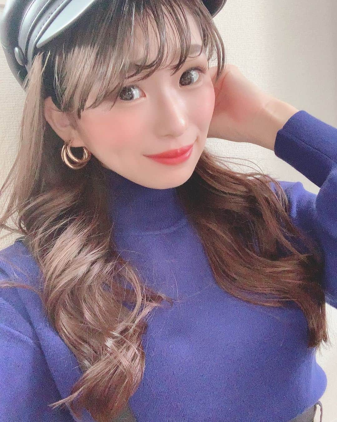 竹本ちえのインスタグラム：「. 💙🖤💙🖤 ・ ・ ・ ・ ・  #hairstyle #hair #longhair ⠀ #japan #japanesegirl ⠀ #selfie #me #tokyo⠀ #instagood #followme ⠀ #instalike #努力工作 #早上好⠀ #自撮り #ヘアアレンジ #前髪 ⠀ #ロングヘア #ミディアム #グレージュ⠀ #スーパーGT #レースクイーン」