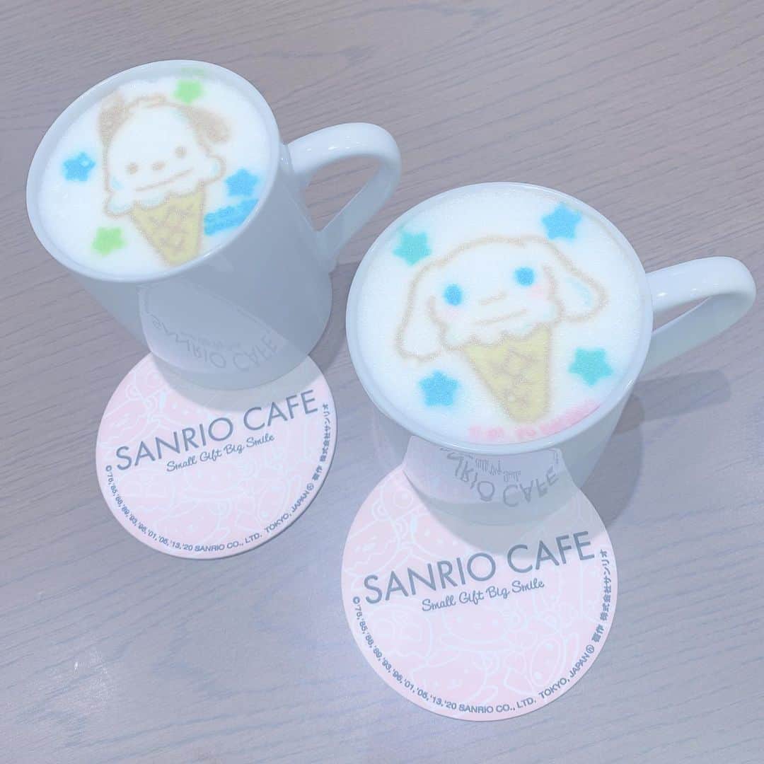 まきせれなのインスタグラム：「かわい( ⸝⸝ • ̫ • ⸝⸝ ) ໒꒱· ﾟ #シナモロール#シナモン#ポチャッコ#sanriocafe#カフェラテ#sanrio#ラテアート」