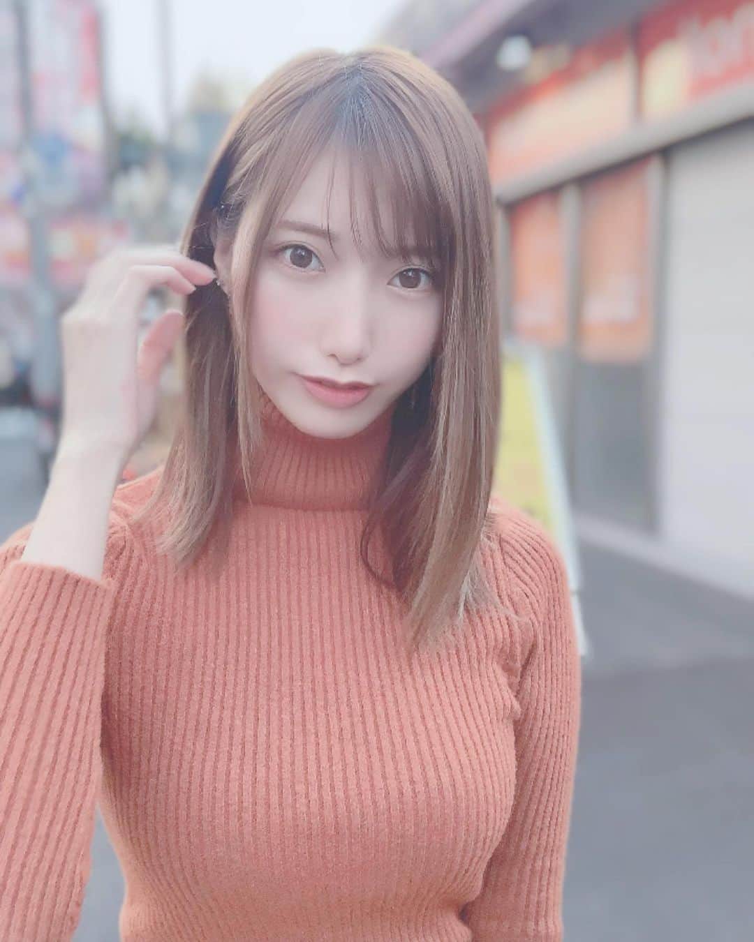 まきせれなのインスタグラム：「撮影会出たいなあ、 もっと先だろうな₍ᐢ.ˬ.ᐢ₎☁*° ໒꒱· ﾟ #撮影会モデル#被写体#撮影会#ライブ配信#邦ロック女子#ゲーマー#ゲーム好きな人と繋がりたい#fpsgames#ニット#japanesegirl#アニメ好き#新大久保#インスタグラビア#portrait#他撮り#follow」