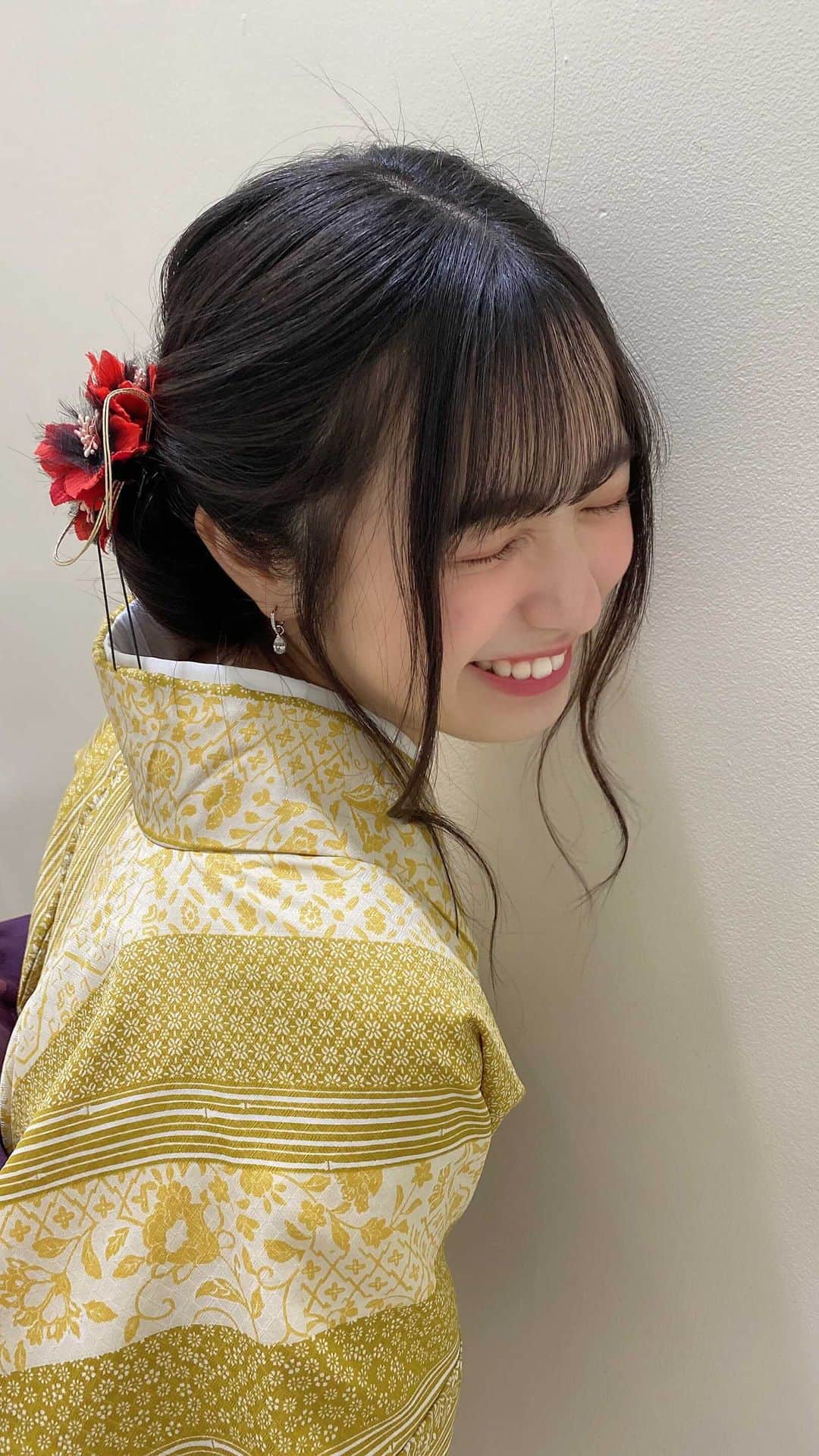 のインスタグラム：「. 新年、自分で選んだ着物です〜〜❤︎ 黄色に紫の帯なの！かわいい！ 帯にはなんと猫ちゃんがいるのよ〜 . #新年 #着物 #着物コーディネート #猫 #和服 #着物ヘア #japanesegirl #japan #fash」