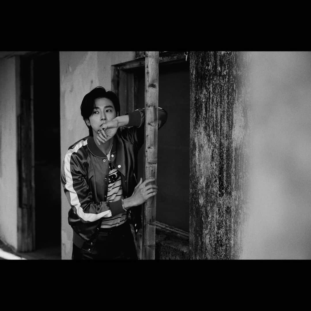 ユンホさんのインスタグラム写真 - (ユンホInstagram)「The 2nd Mini Album [NOIR] 🎧 2021.01.18. 6PM  #NOIR #ThankU」1月6日 20時01分 - yunho2154