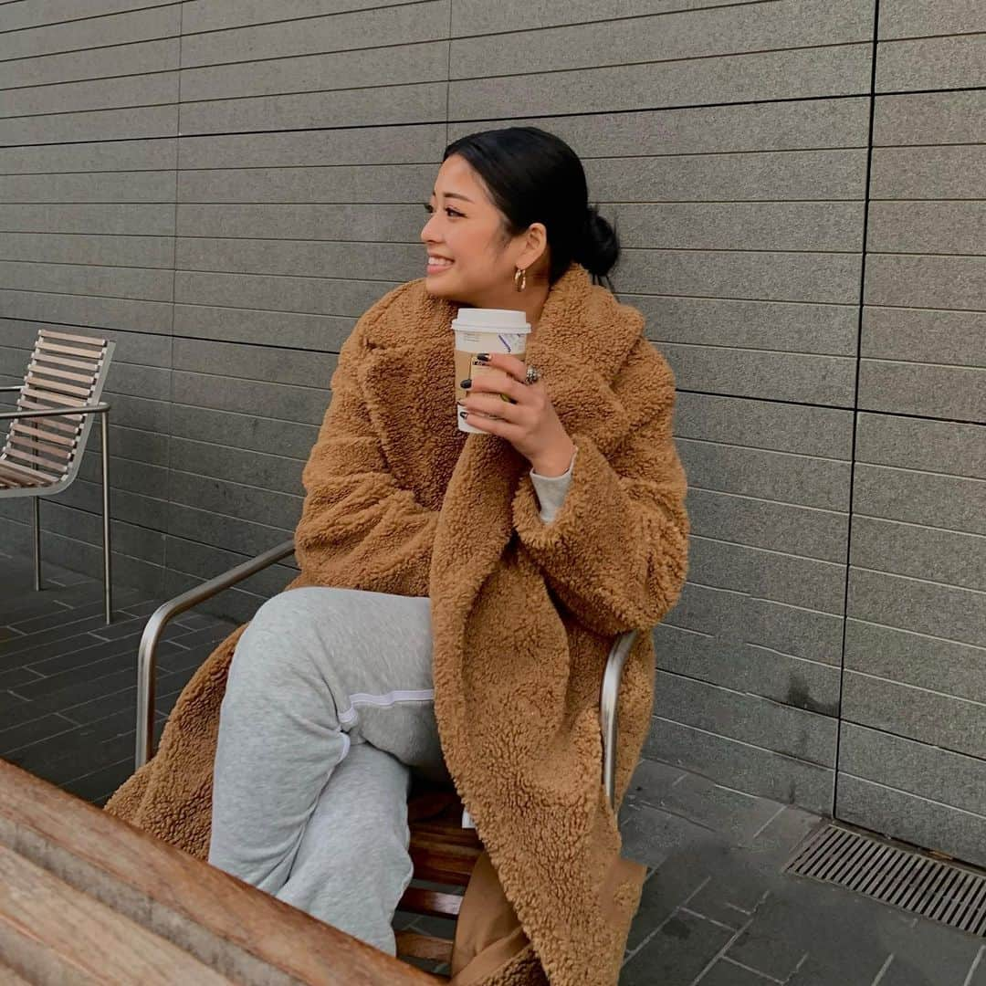 カナカ・ステラさんのインスタグラム写真 - (カナカ・ステラInstagram)「I’m in starbies everyday tho...☕️🤔」1月6日 20時01分 - kanakastella