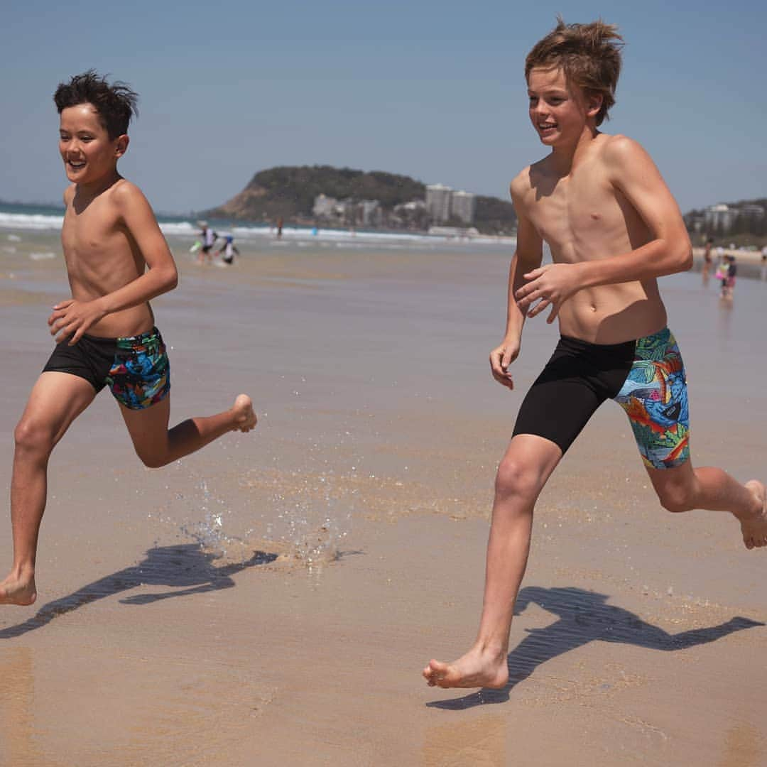 MULGAさんのインスタグラム写真 - (MULGAInstagram)「Epic times collabing with @speedoaustralia on a kids range for this summer time 🌴🌊😎🏝️🏖️🩳🌈🦄🍓. ⁣ ⁣ We have the whole range live online now, be quick as we have limited stock of all sizes & we've got free shipping for Aus orders over $99 🎉. ⁣ ⁣ #mulgatheartist #mulgatheartistshop #mulgaxspeedo #speedo #speedos #speedoaustralia  #paddlesuit #onepiece #kidscossie #kidsswimwear #skins #swimshorts #boardshorts #rashshirt #suntop #teamspeedo」1月6日 20時04分 - mulgatheartist