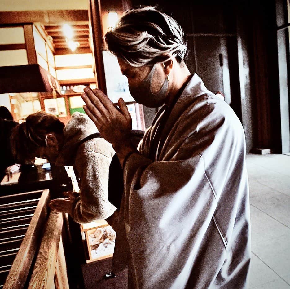 DJ ACEのインスタグラム：「🙏﻿ #初詣﻿ ﻿ Hatsumoude：first shrine visit of the new year﻿ ﻿ #ACE1」