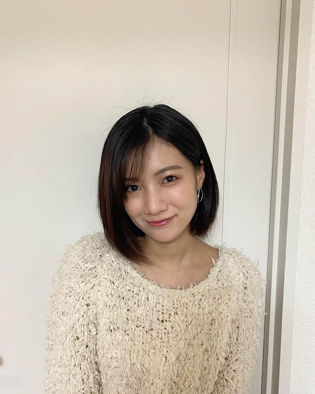 矢野優花さんのインスタグラム写真 - (矢野優花Instagram)「みなさん、新年明けましておめでとうございます。 そして本日23歳になりました👏 記念にインスタライブをさせて頂きましたが、たくさんの方が見てくださって本当に嬉しかったです🥺❤︎ ありがとうございます。 不慣れで拙い私でしたが、23歳のスタートとしてとても素敵な時間を過ごせました。 今年の抱負は行動。 まだまだ未熟ではありますが自分なりに進んでいこうと思います。 是非とも今年もよろしくお願い致します。 みなさんにとっても良い一年でありますように☺️  #2021 #happynewyear #丑年 #誕生日 #矢野優花」1月6日 20時07分 - yanoyuuka_official