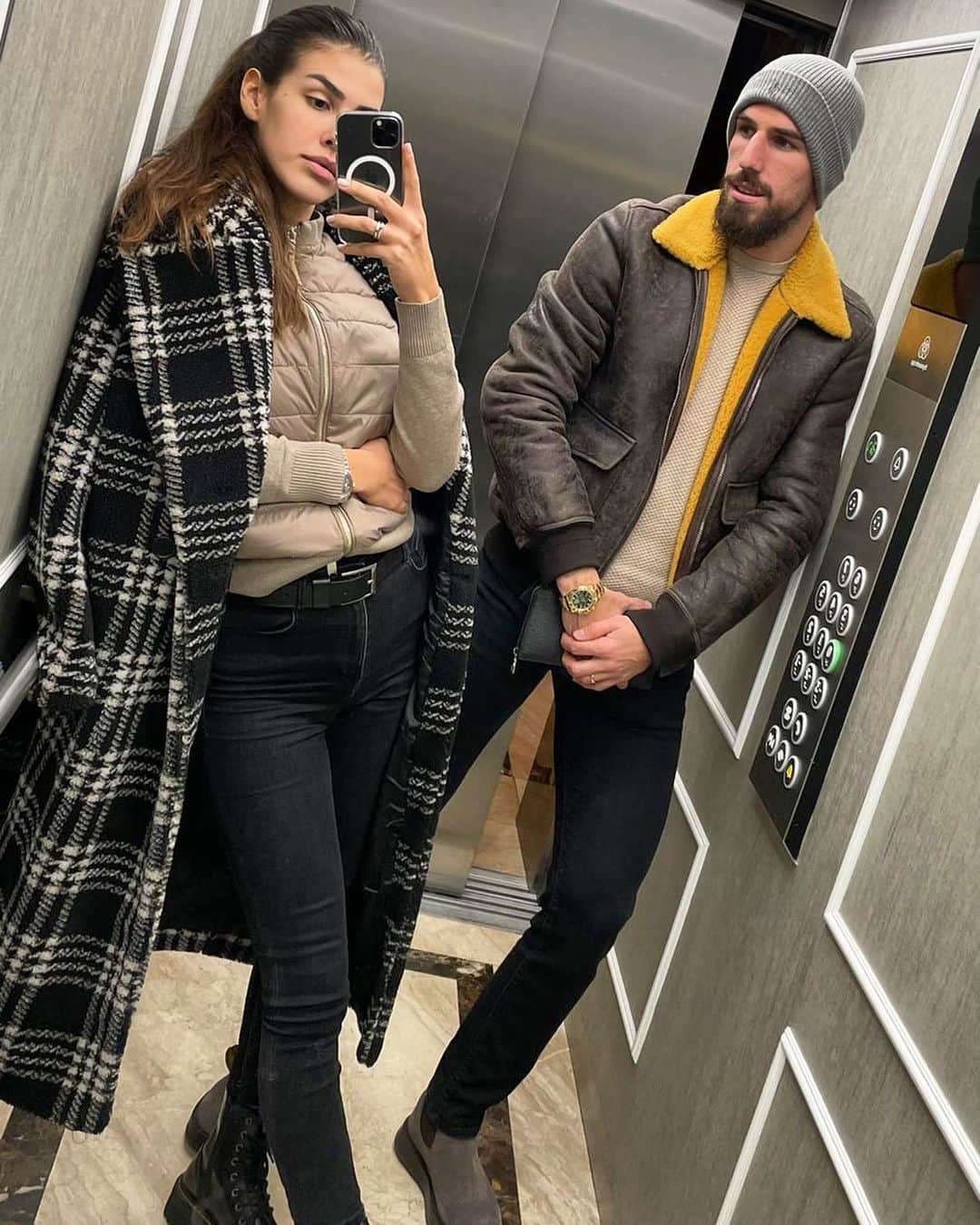 ミロシュ・デゲネクのインスタグラム：「❤️🍀 Daj Bože zdravlja, sreće, mira i ljubavi. Daj Bože da svaka godina i svaki Bozic, rodjendan i slava prodje pored tebe. Daj Bože da se ostvare naših snovi i želje. Volim Te ❤️🍀」
