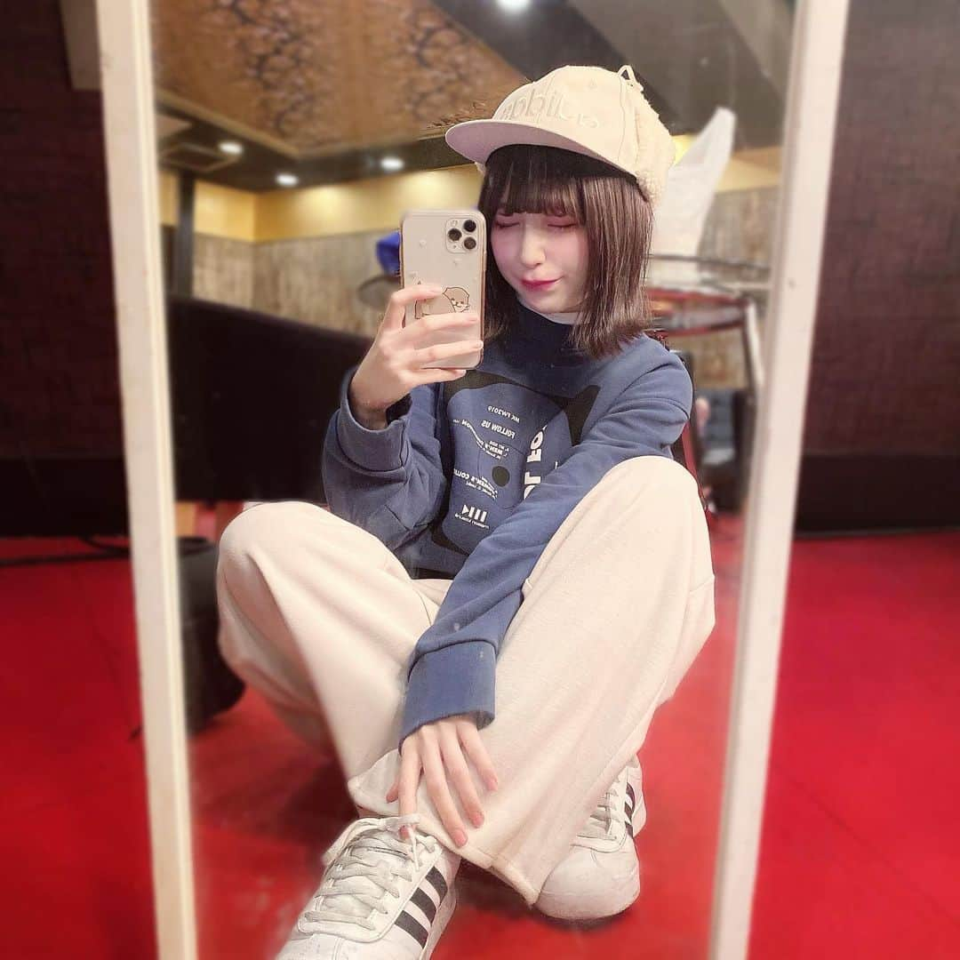 宮内凛さんのインスタグラム写真 - (宮内凛Instagram)「. . こーゆう服装落ち着く . . #japangirl #japangirls #ボブ女子 #ボーイッシュ #メゾンキツネ #옷스타스램 #오오티디패션 #얼짱스타그램 #얼스타그램셀카 #셀스타그램📷 #셀피📷 #일본여자」1月6日 20時22分 - miyauchi_rin