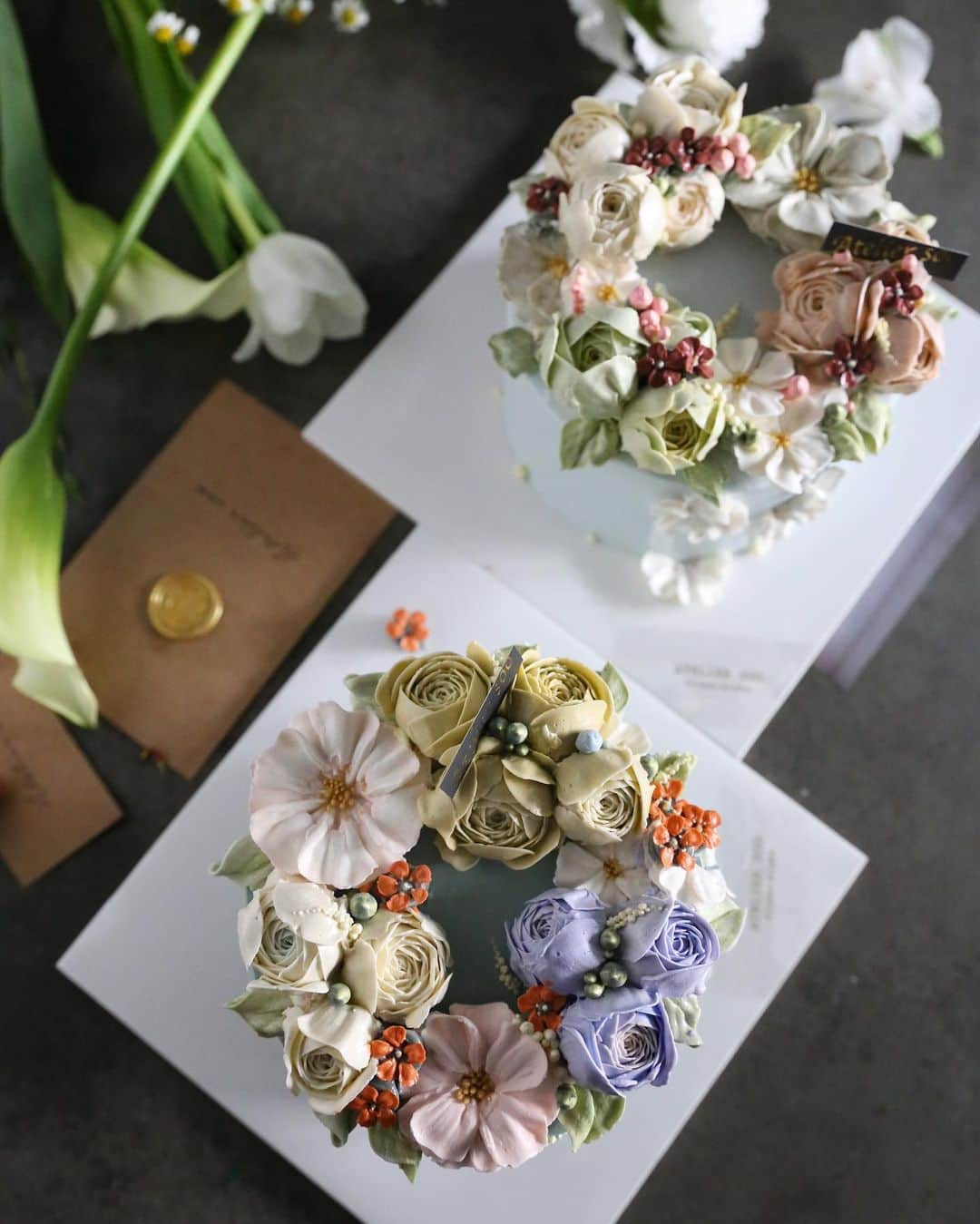 청담 수케이크 (atelier soo)さんのインスタグラム写真 - (청담 수케이크 (atelier soo)Instagram)「ㅡ Atelier soo flowercake - Basic class  Lemon cake  Orange 컬러주제로풀어가는케이크 12월.수업사진정리중  ㅡ #flower #cake #flowercake #partycake #birthday #bouquet #buttercream #baking #wilton #weddingcake ㅡ www.soocake.com」1月6日 20時27分 - soocake_ully