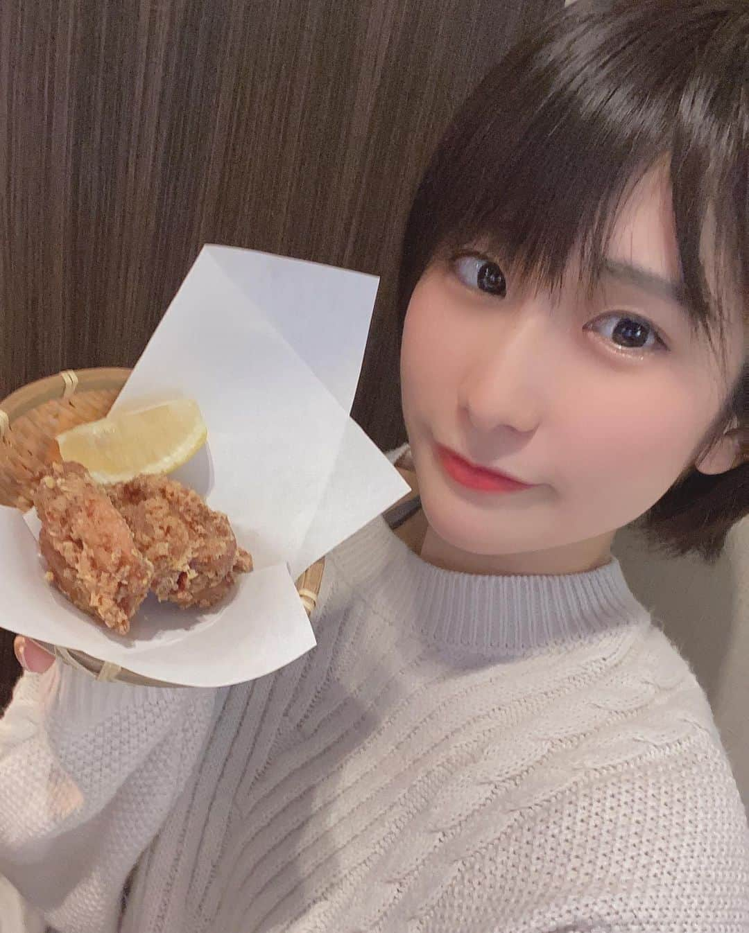 来栖うさこさんのインスタグラム写真 - (来栖うさこInstagram)「焼き鳥が止まらない店🐓彩鷄  @yakizen_ayatori . 竹ノ塚駅前すぐ！ 利休ちゃんと行ってきました(*^_^*) . 白レバーはじめて食べた(*´ー｀*) 焼鳥って美味しいよねえ💓 . 刺しも美味しかった🤤✨ 最後に雑炊も食べたんやけど、ふわふわでアツアツで✌︎('ω')✌︎すごい . 店内は落ち着く雰囲気で、つい長居してしまった…(^｡^) . 竹ノ塚行ったら是非〜✨✨✨ . この投稿を見た、で『ももの唐揚げまたは、極上手羽先サービス』！ . . .  #彩鳥 #竹ノ塚焼鳥 #竹ノ塚グルメ #焼鳥が止まらない店焼き膳彩鳥 #pr #トリドリベース」1月6日 20時47分 - kurusu_usako