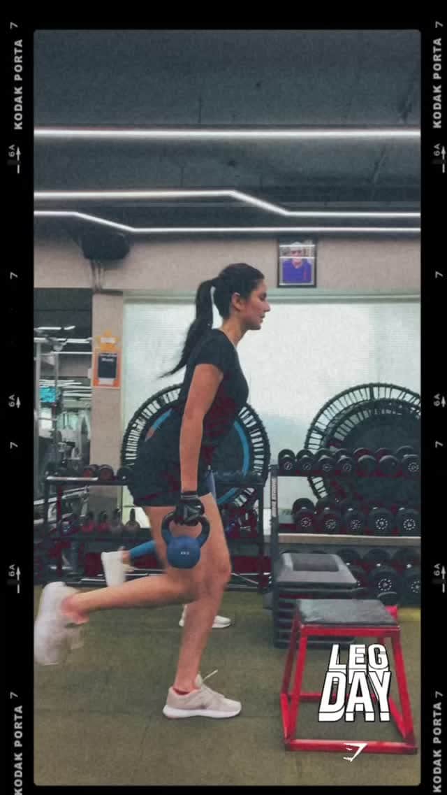 カトリーナ・カイフのインスタグラム：「Leg day 🤸‍♀️getting back into it with @yasminkarachiwala ( can’t see u 👀) but u always with me setting the pace ❤️💥 @reebokindia」
