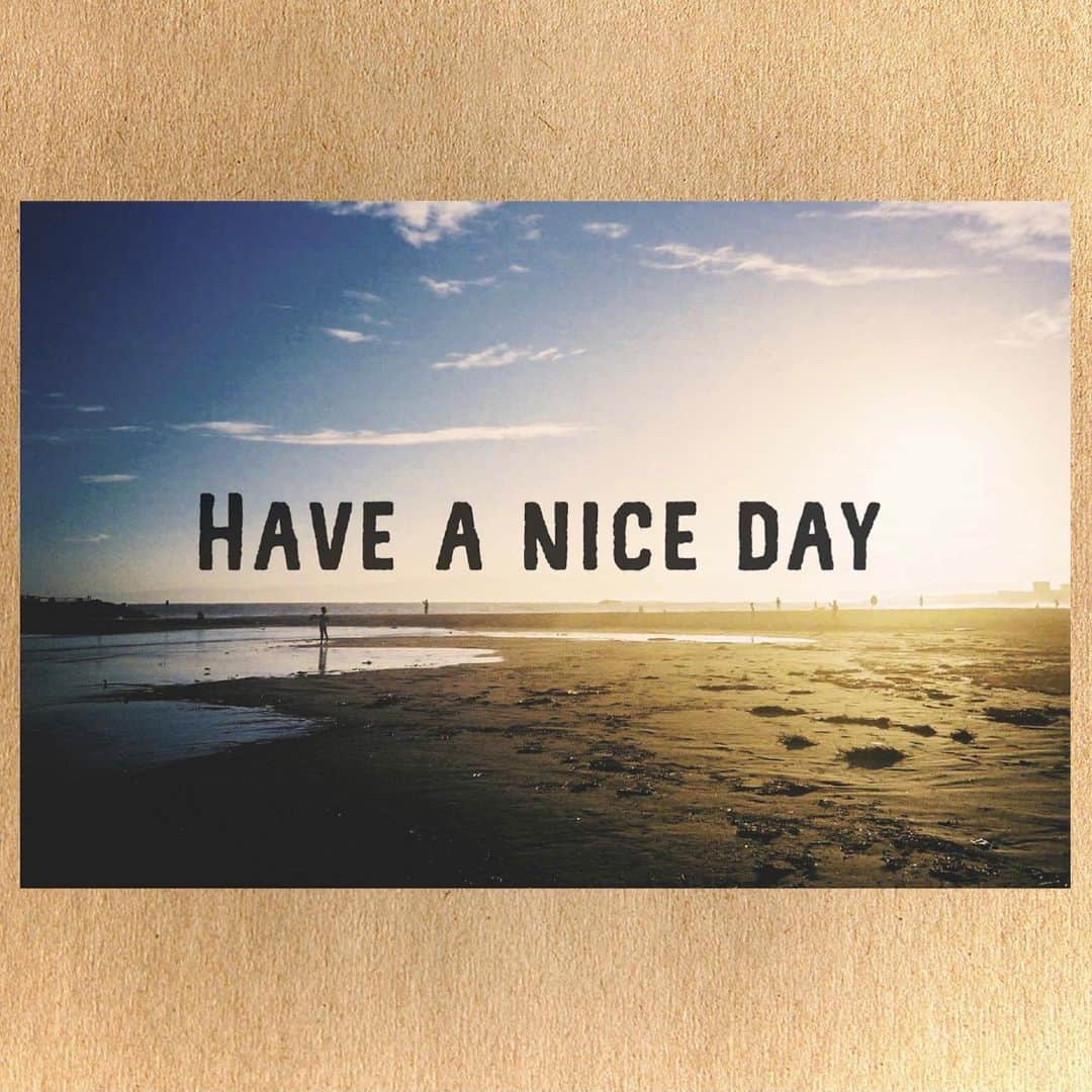 Caravanのインスタグラム：「来週月曜日  2021.1/11に配信限定シングル  「Have a Nice Day」を  Download & Streamingスタートします。  個人的に思い入れの強い一曲です。  よかったら是非、聴いてほしいです。  加えて2016年の「ノマドの窓」の  弾語りライブ音源から、二曲チョイスしました。  1.Have a Nice Day  2.Tripper's Anthem (Live at 鎌倉芸術館 June 2016)  3.アイトウレイ (Live at 鎌倉芸術館 June 2016)  https://lnk.to/handsg  プロフィールのリンクからどうぞ。」