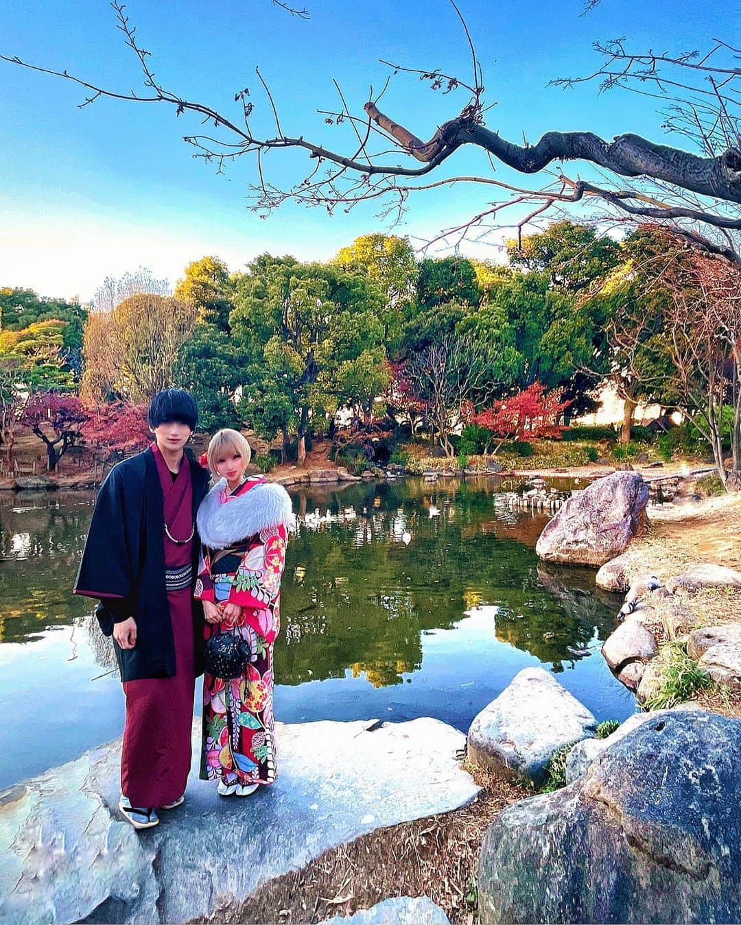 侑季美怜のインスタグラム：「謹賀新年⛩ • • • #浅草　#着物　#着物レンタル　#浅草着物レンタル　#観光　#メロンパン　#初詣　#お寺参り　#正月　#丑年　#年明け　#年始　#元旦  #2021year #令和　#おみくじ初売り　#雷門　#浅草寺　#仲見世通り　#東京スカイツリー　#スカイツリー　#ホッピー通り　#神谷バー  #デンキブラン  #牛嶋神社  #三輪鳥居 #駒形堂　#駒形橋  #2021年　#デート」