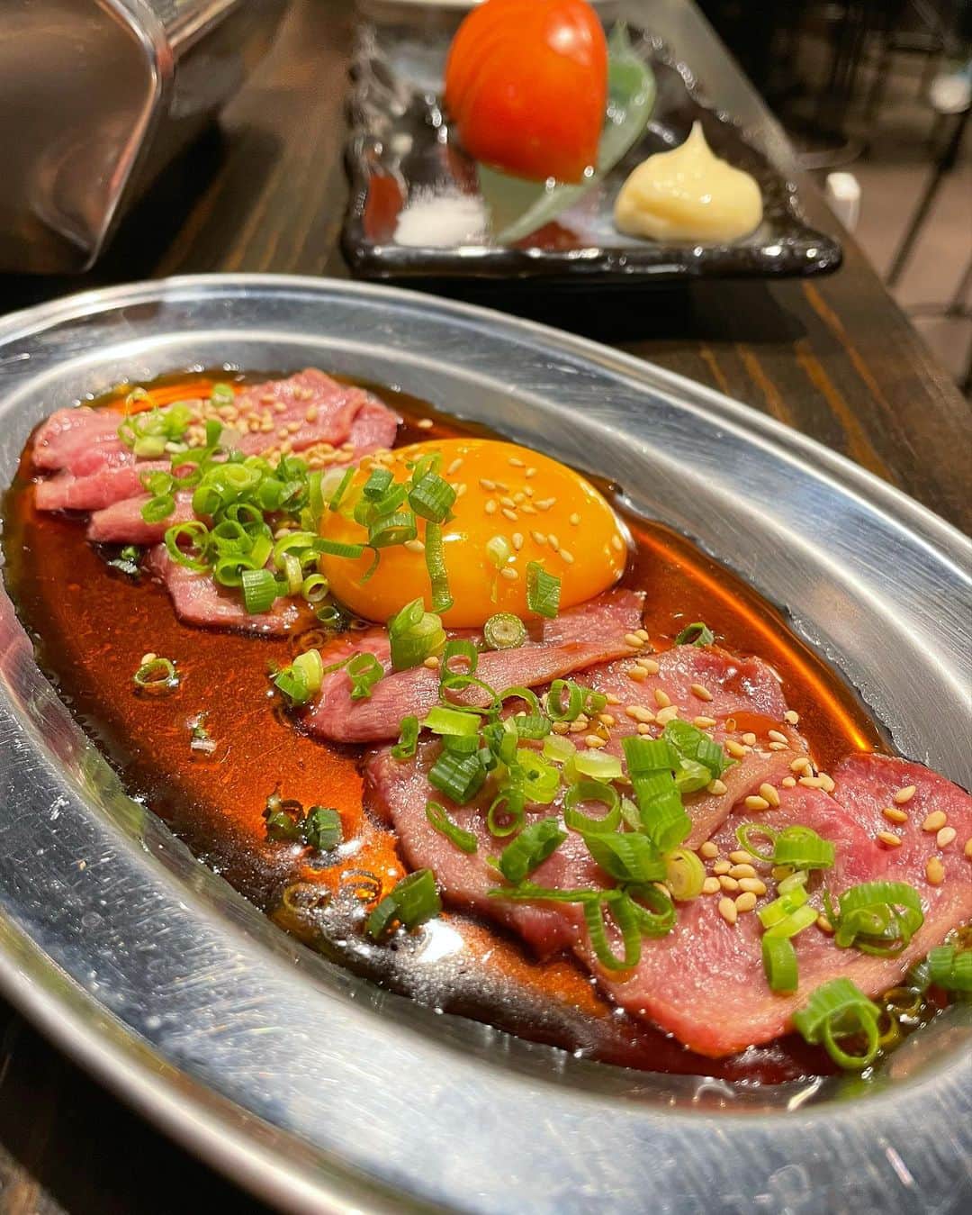 みき みーやんさんのインスタグラム写真 - (みき みーやんInstagram)「❤タンユッケ❤ @beco_official_  . 肉屋金星🌟 また、ここのタンユッケが 食べたくて食べたくて仕方ない🥺❤ . あのタンの食感。 甘辛ダレ。 卵のまろやかさ。 タンの上質な香り。 . あかん、思い出しただけでよだれがww🤤 . . #本町グルメ#本町ディナー#本町駅#大阪ディナー#大阪美食#大阪グルメ #肉屋金星 #肉屋金星本町店 #金星サワー#焼肉#ステーキbeco#ホルモン #大阪ホルモン#大阪焼肉#大阪ランチ#本町ランチ#飲食店がんばろう#飲食店応援#焼肉好き#本町駅#グルメ女子#グルメスタグラム#フードスタグラム#肉スタグラム#フォトジェ肉#肉すたぐらむ#大阪ディナー#大阪観光#大阪旅行#osakajapan#yakiniku」1月6日 12時02分 - mi_yan0101