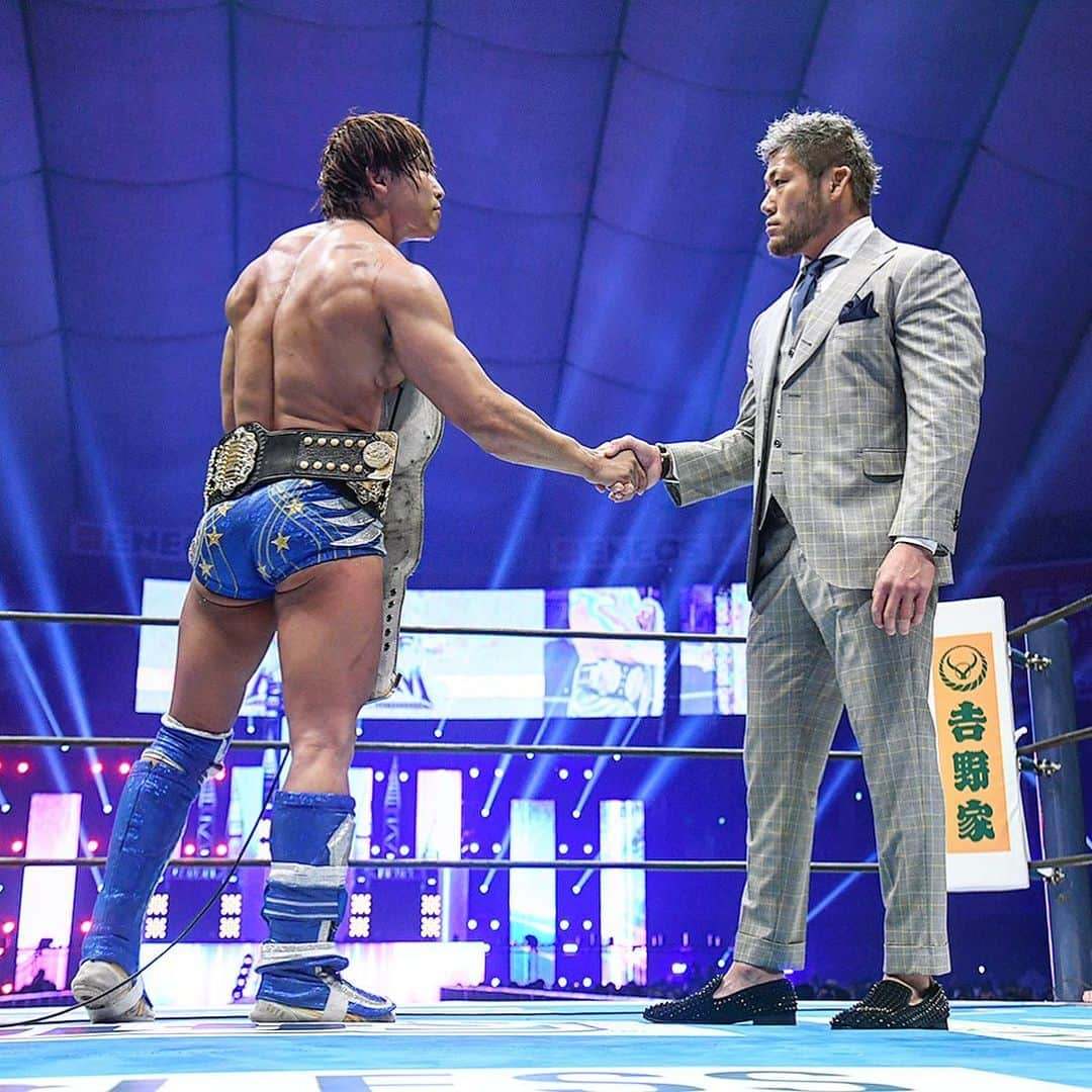 新日本プロレスさんのインスタグラム写真 - (新日本プロレスInstagram)「#KotaIBUSHI 💫Two Belts!! #飯伏幸太 #二冠王 #njwk15 #njpw #新日本プロレス #SANADA #プロレス #prowrestling」1月6日 11時57分 - njpw1972