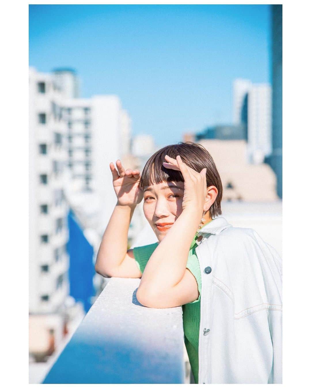 のインスタグラム：「PRなどで何かとお世話になっているナイスガール小田切さん。 関西離れる記念に写真を撮らせていただきました。 東京でもそのチャーミングさを遺憾なく発揮して、大活躍間違いなし〜！  #portraitphotography #portrait #ig_portrait #portrait_shots #photo #photography #photooftheday #photographer #photoshoot #model #osaka #photo_jpn #love #ig_japan #fashion #instaportrait #fashionphotography #記念写真 #一眼レフ #撮影 #モデル #写真 #人物撮影 #ファッション #フォトグラファー #カメラマン #木村華子」