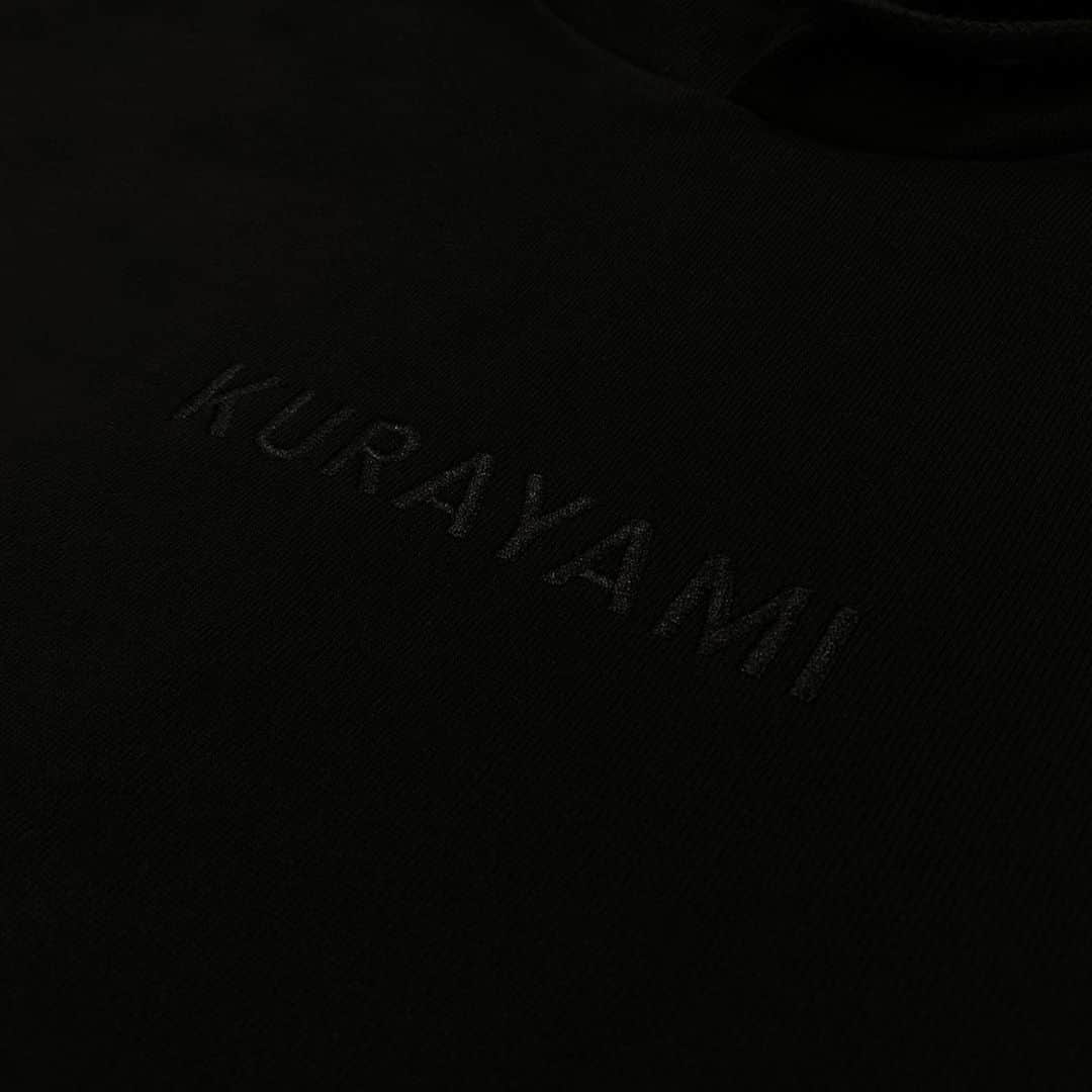 サカナクションさんのインスタグラム写真 - (サカナクションInstagram)「KURAYAMI HOODIE ¥8000  大人気だった型と素材にこだわったオリジナルフーディー。フロントの胸元にはワンポイントで、バックには全面に刺繍のデザインが入っています。  #SAKANAQUARIUM暗闇 #暗闇」1月6日 12時20分 - sakanaction_jp