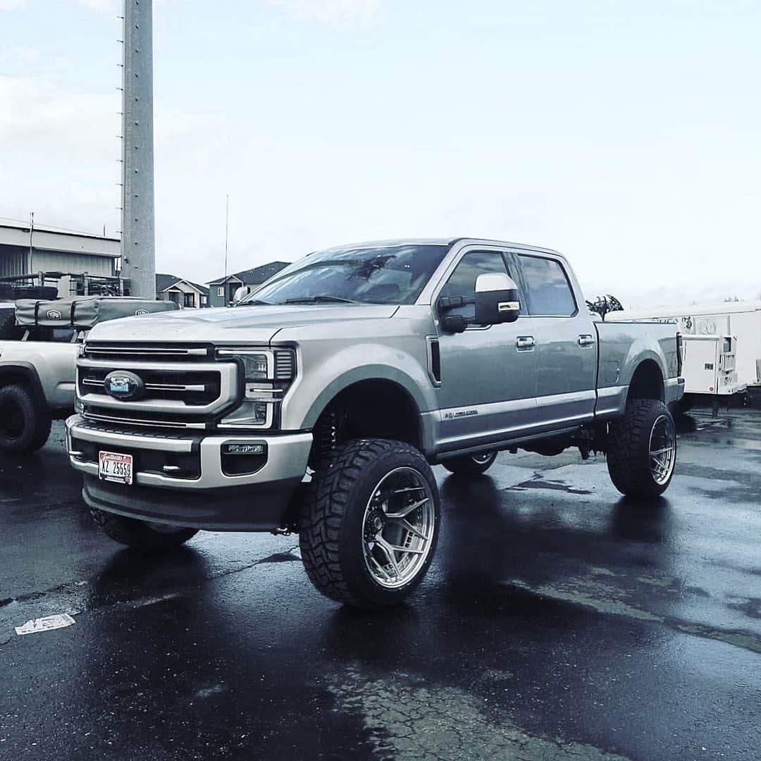 CARLiFESTYLEさんのインスタグラム写真 - (CARLiFESTYLEInstagram)「Beastly Ford SuperDuty sitting on 24”x14” @4playwheels HOT or NOT? #carlifestyle」1月6日 12時21分 - carlifestyle