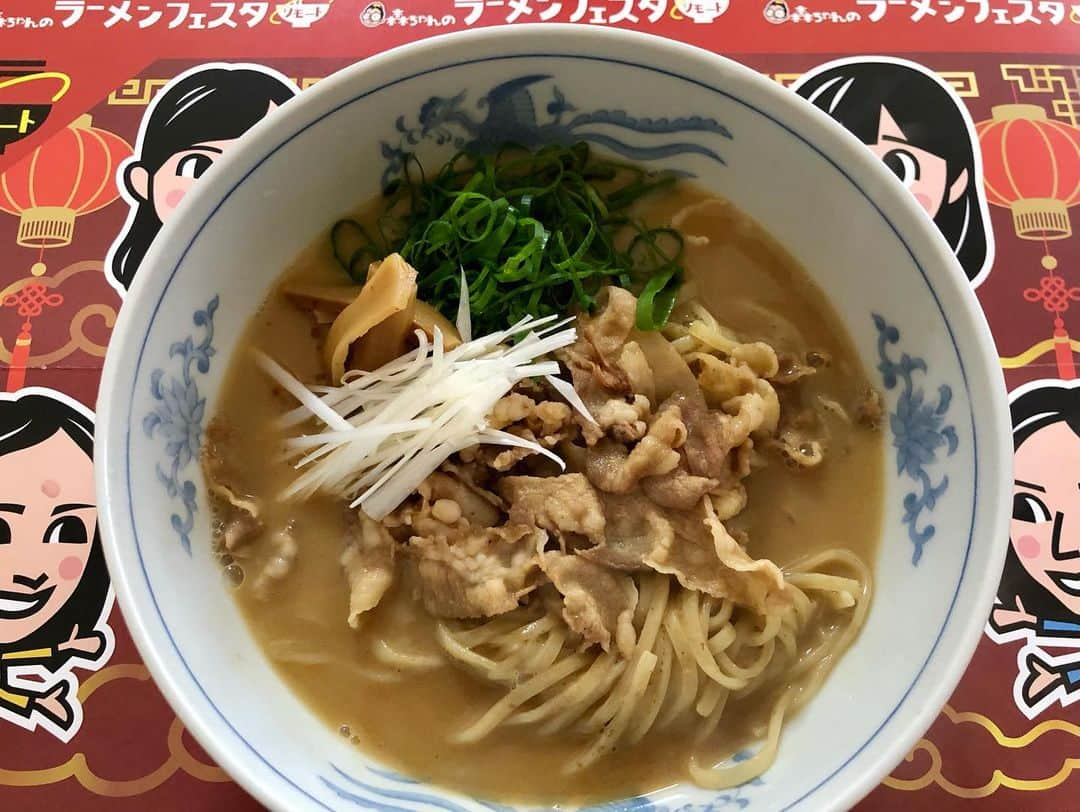 尾山憲一さんのインスタグラム写真 - (尾山憲一Instagram)「３杯目🍜  #島田製麺食堂 #札幌濃厚伊勢海老味噌ラーメン  北海道で有名な某海老味噌ラーメンのような感じなのかと思いきや、伊勢海老の存在感を全面に出しつつ、次の瞬間、味噌からの鶏白湯&豚骨の味に支配される。命名通り濃厚なスープが麺にしっかり絡み、あっという間に完食！  この #ラーフェス のためだけの限定メニューだそうですよ！お早めに！  ごちそうさまでした😊  https://www.ytv.co.jp/cematin/ramen-festa/  #ラーメンフェスタリモート #ラーフェスリモート #ウマ顔コンテスト #進化型冷凍ラーメン  #何杯いけるかな #お仕事ですよ #せっかく身体絞ったけど #ラーフェスには勝てない  #ステイホーム #stayhome」1月6日 12時21分 - oyama_ken1_ytv