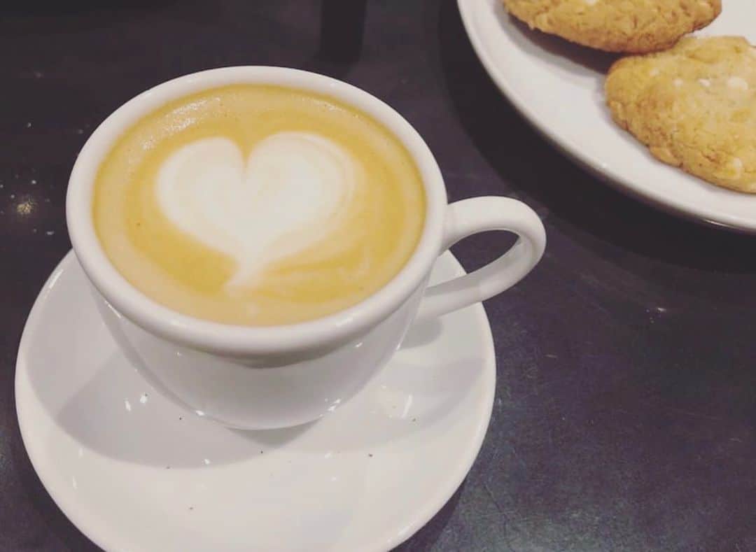 秋山衣梨佳さんのインスタグラム写真 - (秋山衣梨佳Instagram)「☕️❤︎❤︎  I like Latte. Got a coffee maker.  .」1月6日 12時22分 - akiyamaerika