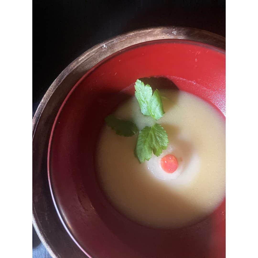 journaleatripのインスタグラム：「morning mochi  今朝は白味噌椀 鰹昆布出汁は追い鰹をして 濃くして白味噌を溶く あったまるなぁ。  今日からレストランは ランチスタート。 一月らしい空気。」