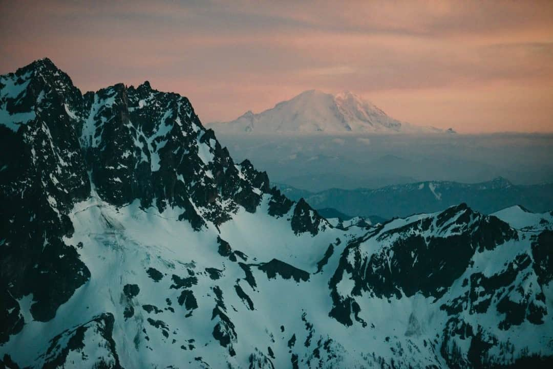 National Geographic Travelさんのインスタグラム写真 - (National Geographic TravelInstagram)「Photo by @kiliiiyuyan / Mount Rainier looms in the background of the Cascade Range in Washington. Even in the perpetually overcast Pacific Northwest, the landscape is shaped by evening color above the clouds. Follow me @kiliiiyuyan for more from remote wildlands of the globe. #washington #mtrainier」1月6日 12時34分 - natgeotravel