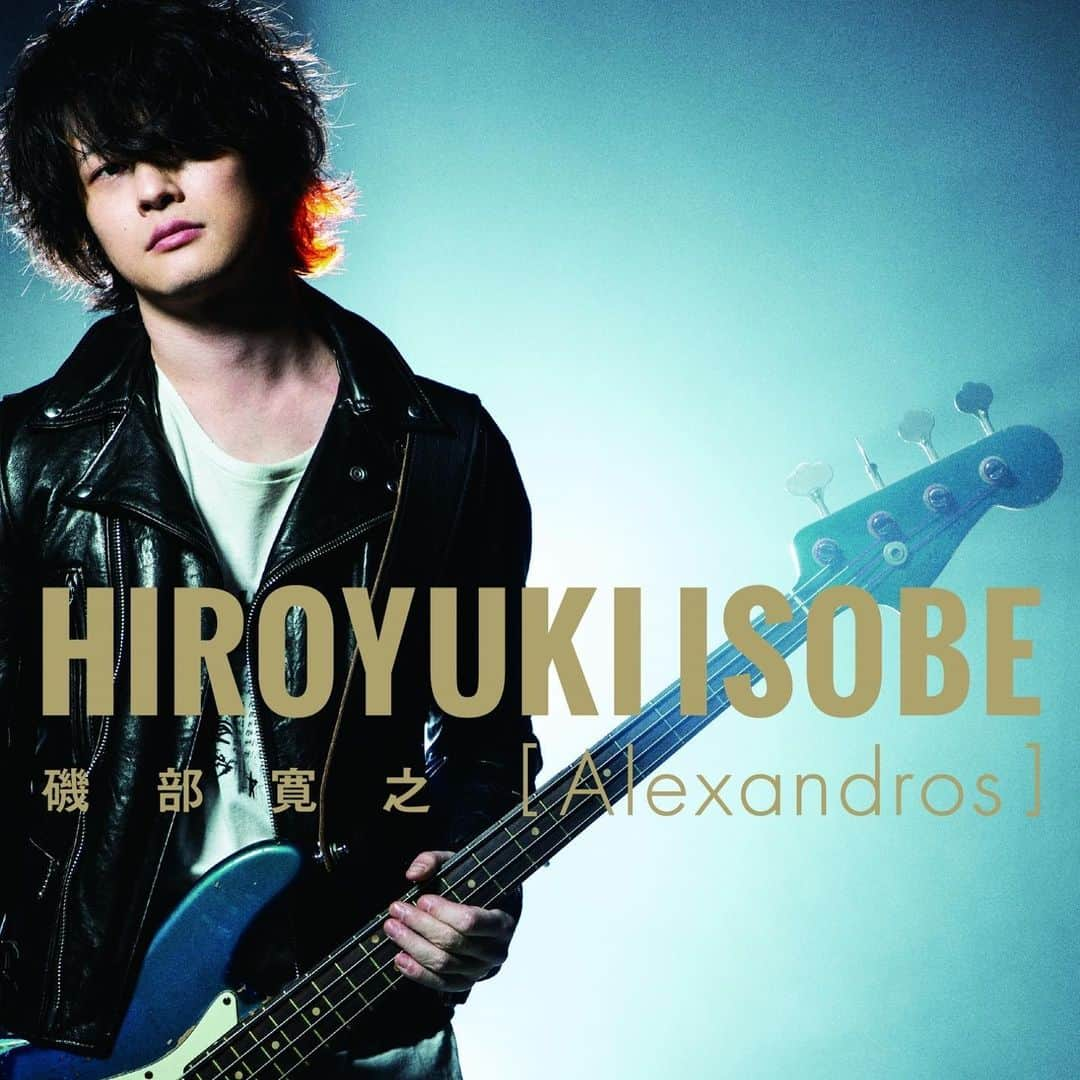 磯部寛之さんのインスタグラム写真 - (磯部寛之Instagram)「THIS. My book will be out on the 29th of January. What an honor. Tons of photos and interviews (in Japanese) in it so check it out! Hiro この度、私磯部寛之のアーティスト本なるものが発売になります。大変光栄です。普段からベースマガジンでお世話になってるリットーミュージックさんありがとうございます。写真やインタビュー盛り沢山で、ヤクルトの青木さんとの対談もあって、俺なりの目線でとにかく語り倒しております。機材も、ライブ用からレコーディング用から何から何まで全部載ってます。他にもベーススコア有り、過去のインタビューもあり、色々あって圧巻の130ページ。デビュー10周年を機に素晴らしい企画をしていただきました。店頭、ウェブ等々色んな形があるかと思うので、是非手に取ってみてください。ひろ #alexandros #磯部寛之 #アーティストブック #嬉しい #です #リットーミュージック #bassmagazine #thankyou」1月6日 12時36分 - hiro_isobe_alexandros