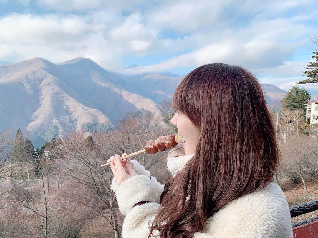 古谷柚里花のインスタグラム：「初詣に行ってきました⛩ 初詣は三が日にいかなくてもいいみたい😌💭  #アプガ #ゆっか #アプガの姫 #三峰神社 #初詣 #冬コーデ #食べ歩き #彼女感」