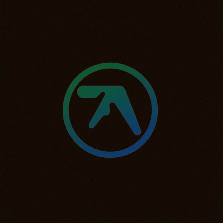 Block.fmのインスタグラム：「2020年 トップ記事｜Aphex Twin、SoundCloudを使ってコロナ禍に対する自身の見解を再び示す。見解はAphex Twinのものとされる「user18081971」アカウントのbio欄で示されている。⁠ ⁠ 続きはlink in bio」
