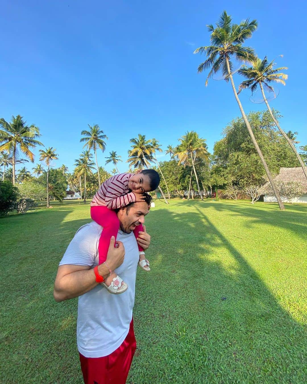 Gaurav Tanejaのインスタグラム：「Sacha pyaar.. . #flyingbeast #kerala」