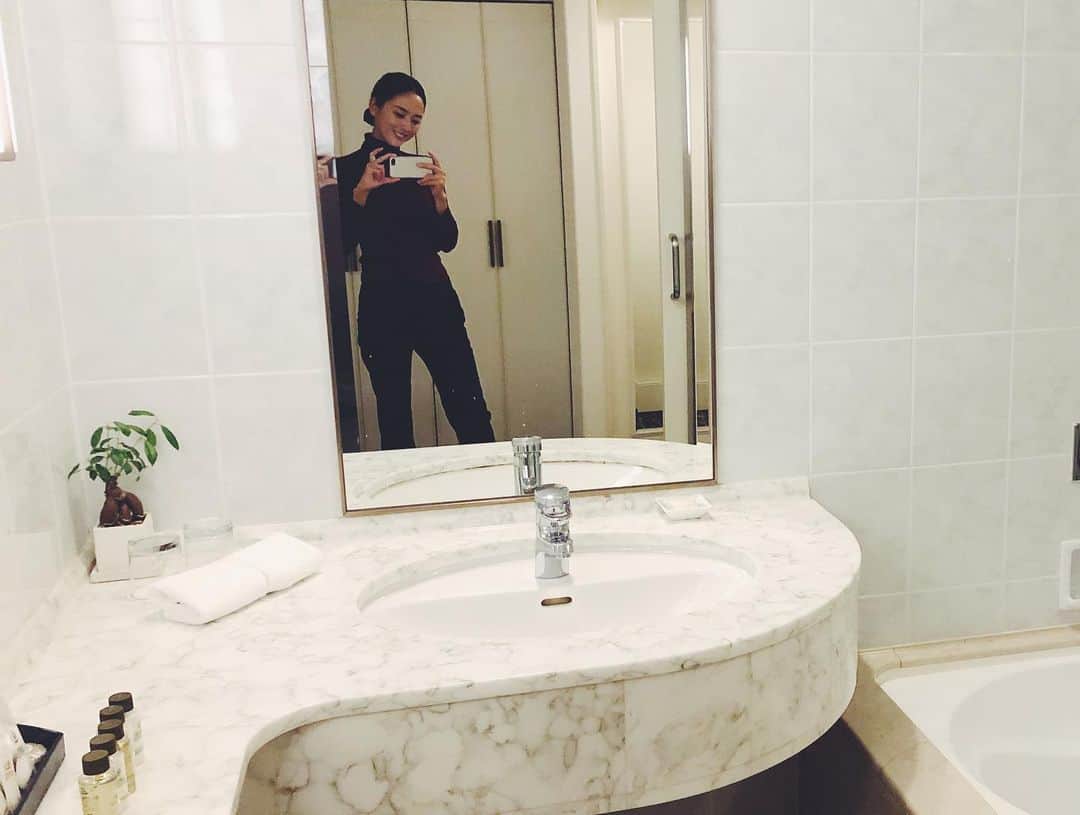尾形沙耶香さんのインスタグラム写真 - (尾形沙耶香Instagram)「#hotelstay 🥂  #ホテル巡り を趣味にしたい」1月6日 13時20分 - sayakaogata